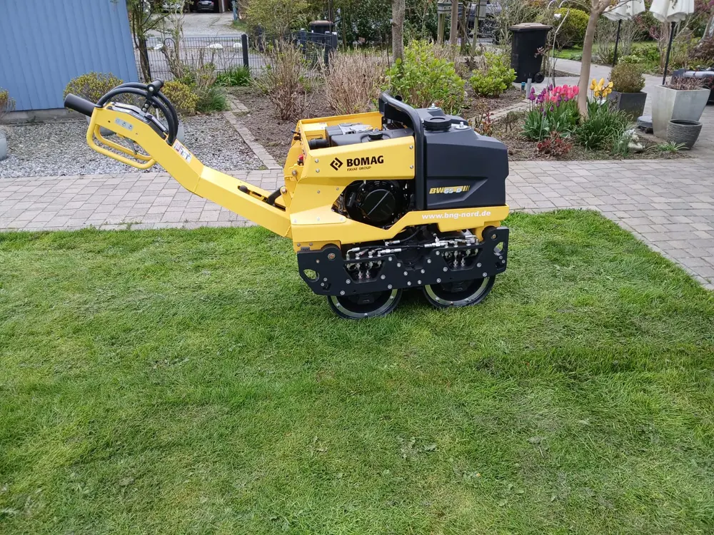 BOMAG Tandemwalze für die Verdichtung von Wegen und Flächen